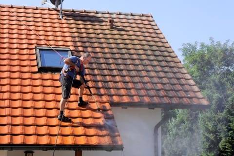 Nettoyage de toiture & gouttières, peinture & hydrofugation de toiture Rou-Marson